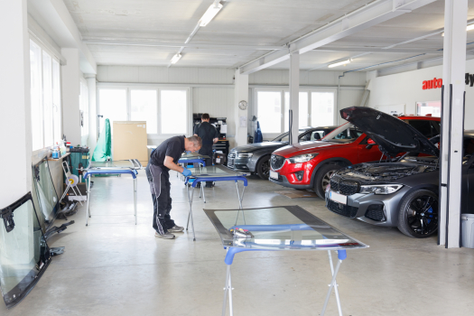 Zahlt die Versicherung wirklich jeden Windschutzscheibenschaden?