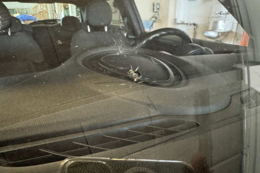 Riss in der Windschutzscheibe – darf man weiterfahren?