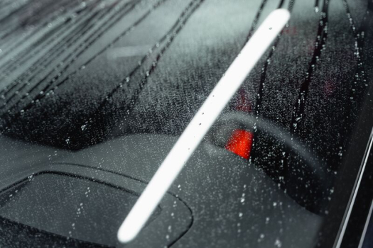 Warum Windschutzscheiben beschlagen – und wie moderne Fahrzeuge dieses Problem lösen